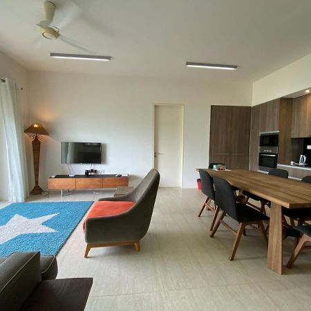 By The Sea@ Cozy Beachfront Home บาตูเฟอริงกี ภายนอก รูปภาพ