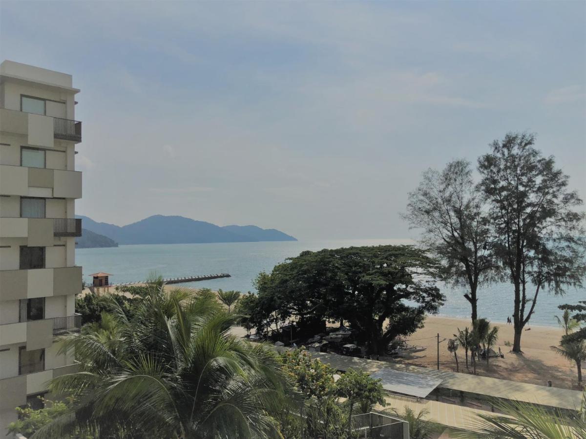 By The Sea@ Cozy Beachfront Home บาตูเฟอริงกี ภายนอก รูปภาพ