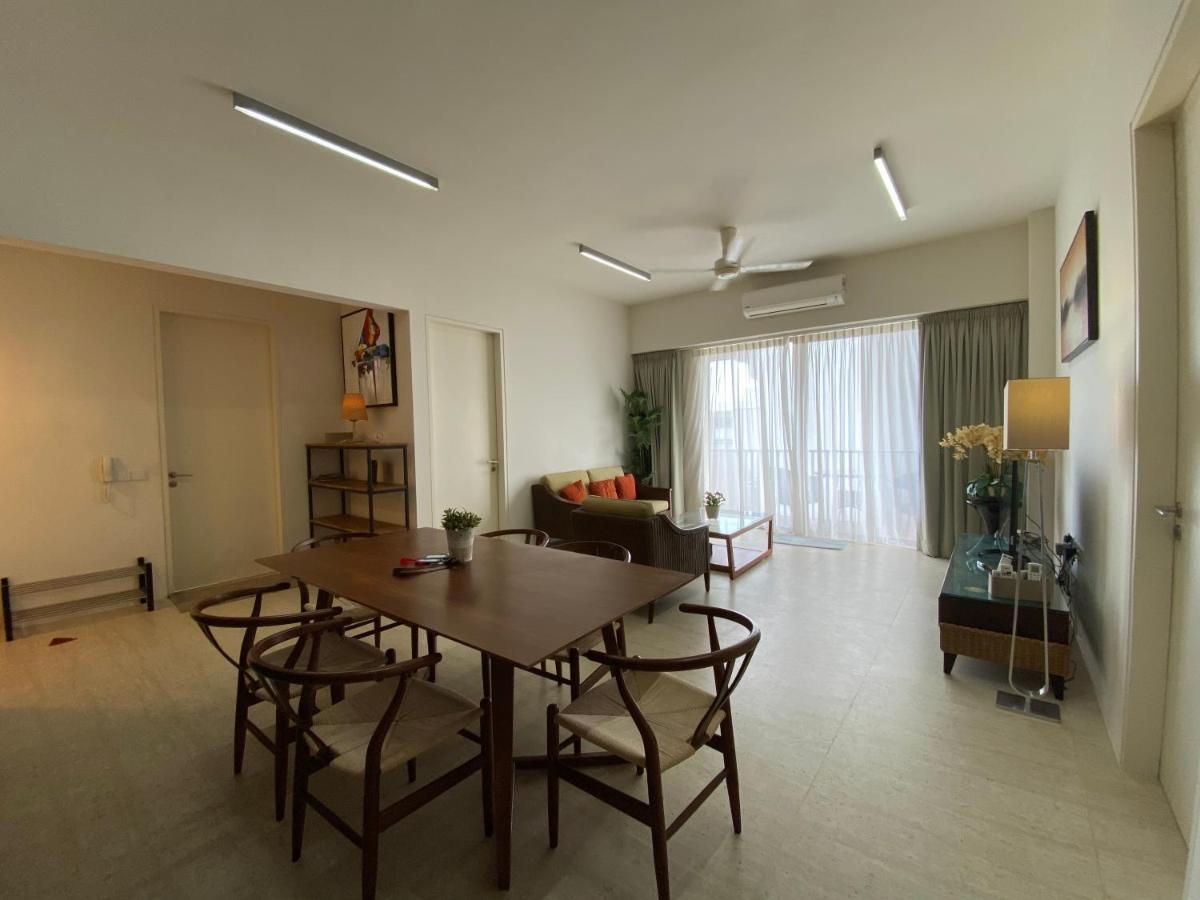 By The Sea@ Cozy Beachfront Home บาตูเฟอริงกี ภายนอก รูปภาพ