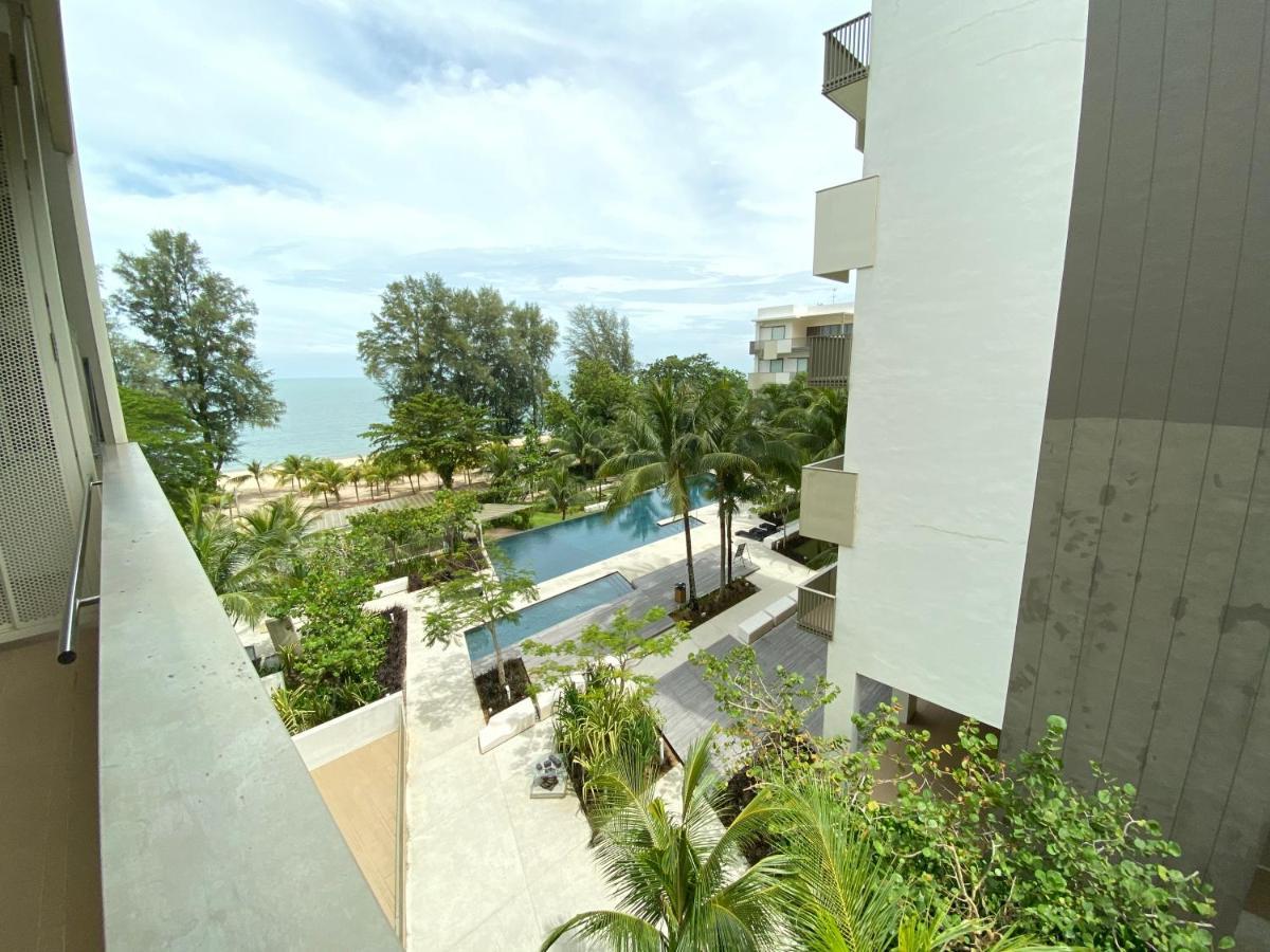 By The Sea@ Cozy Beachfront Home บาตูเฟอริงกี ภายนอก รูปภาพ