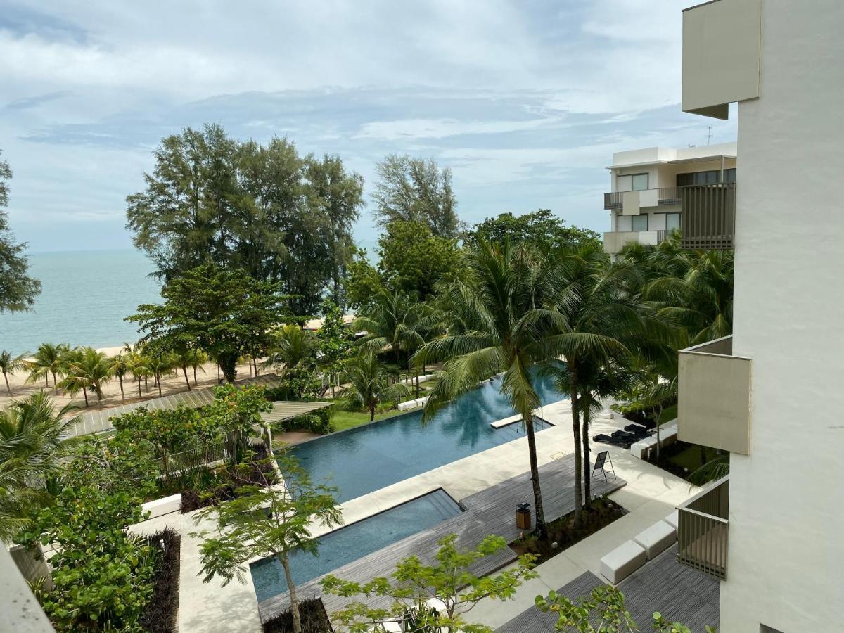 By The Sea@ Cozy Beachfront Home บาตูเฟอริงกี ภายนอก รูปภาพ