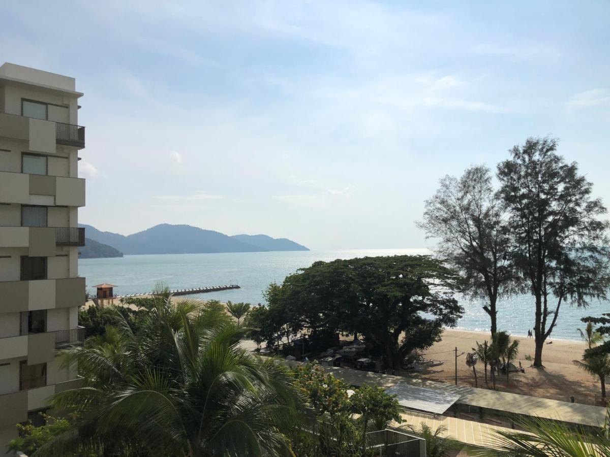 By The Sea@ Cozy Beachfront Home บาตูเฟอริงกี ภายนอก รูปภาพ