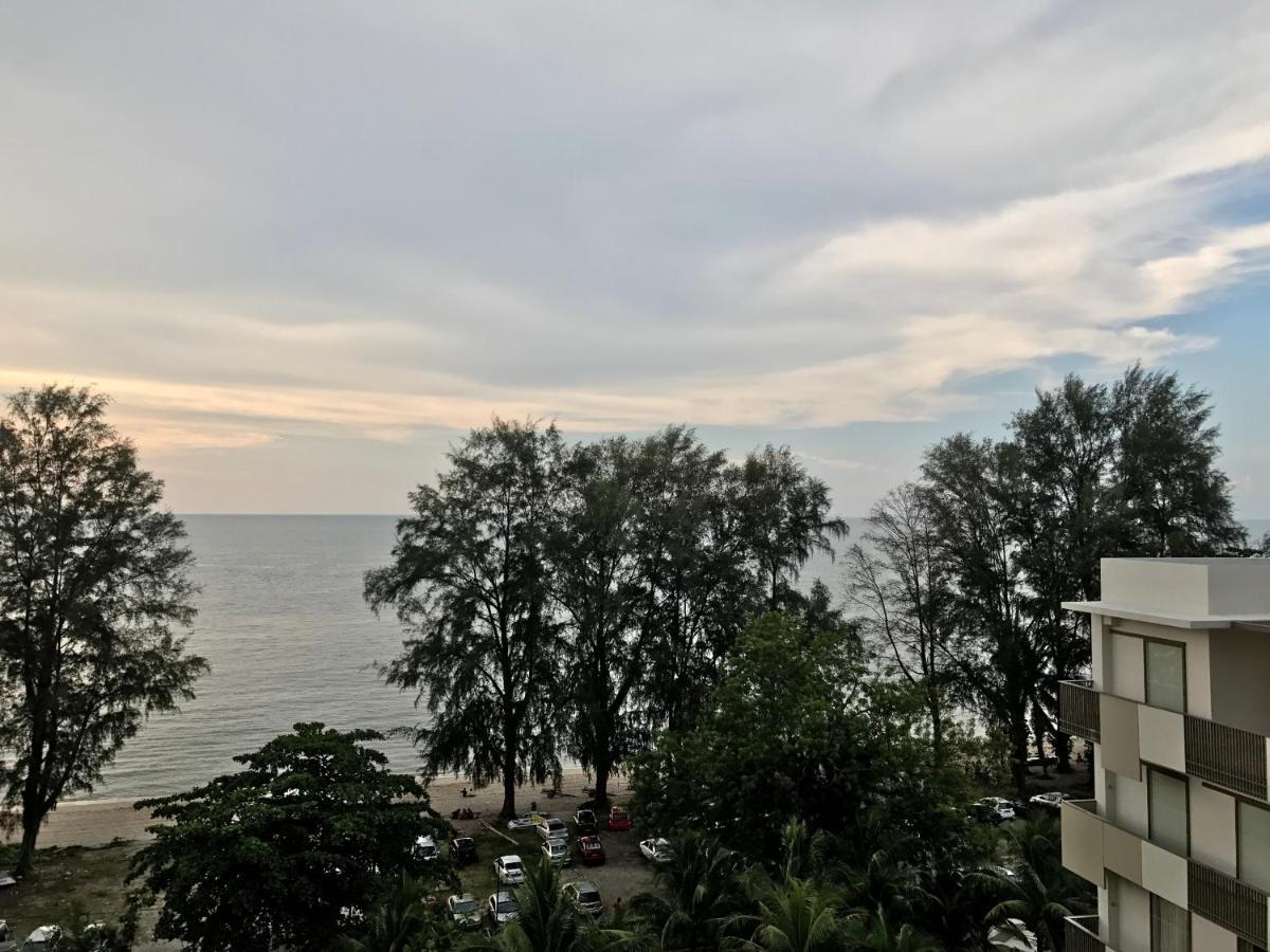 By The Sea@ Cozy Beachfront Home บาตูเฟอริงกี ภายนอก รูปภาพ