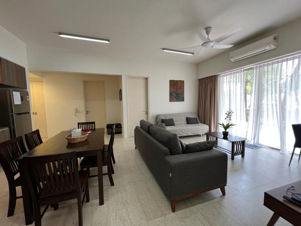 By The Sea@ Cozy Beachfront Home บาตูเฟอริงกี ภายนอก รูปภาพ