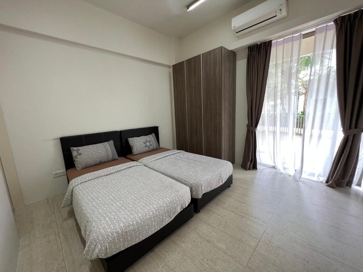 By The Sea@ Cozy Beachfront Home บาตูเฟอริงกี ภายนอก รูปภาพ