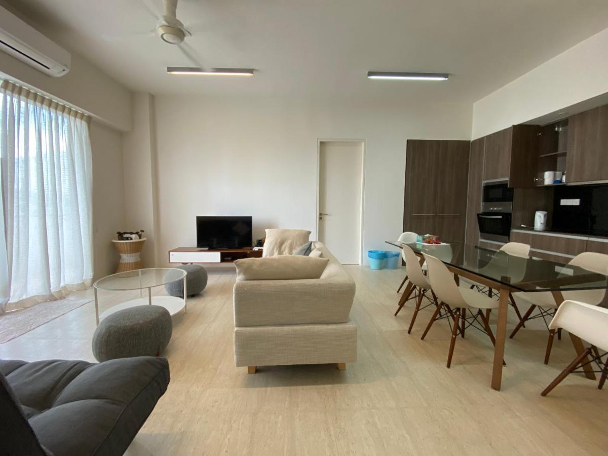 By The Sea@ Cozy Beachfront Home บาตูเฟอริงกี ภายนอก รูปภาพ