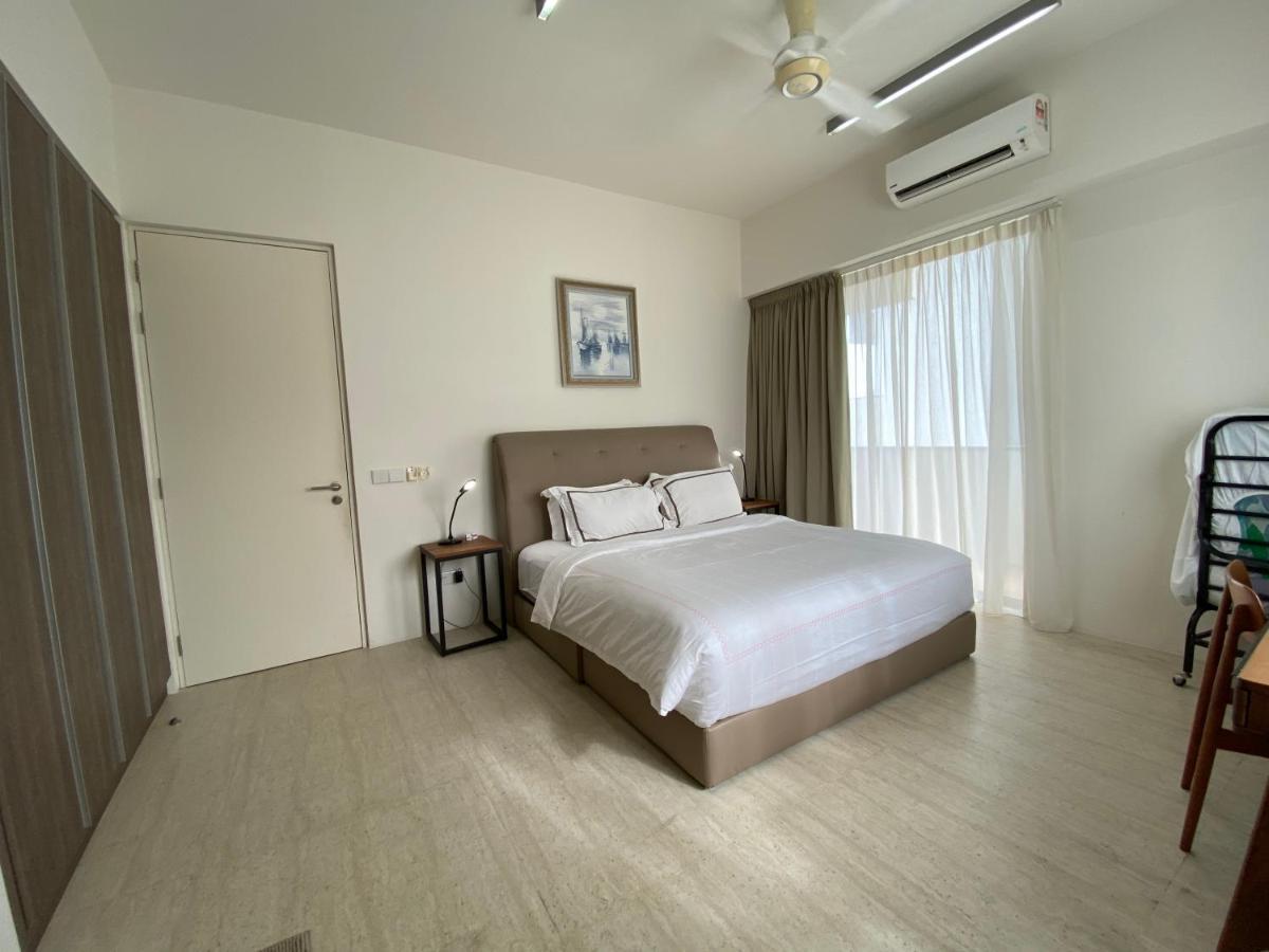 By The Sea@ Cozy Beachfront Home บาตูเฟอริงกี ภายนอก รูปภาพ