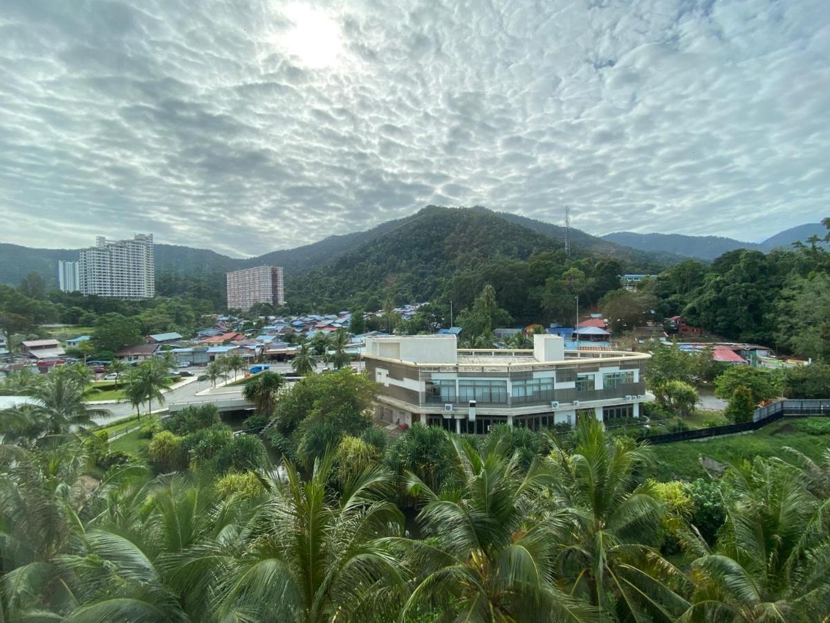 By The Sea@ Cozy Beachfront Home บาตูเฟอริงกี ภายนอก รูปภาพ