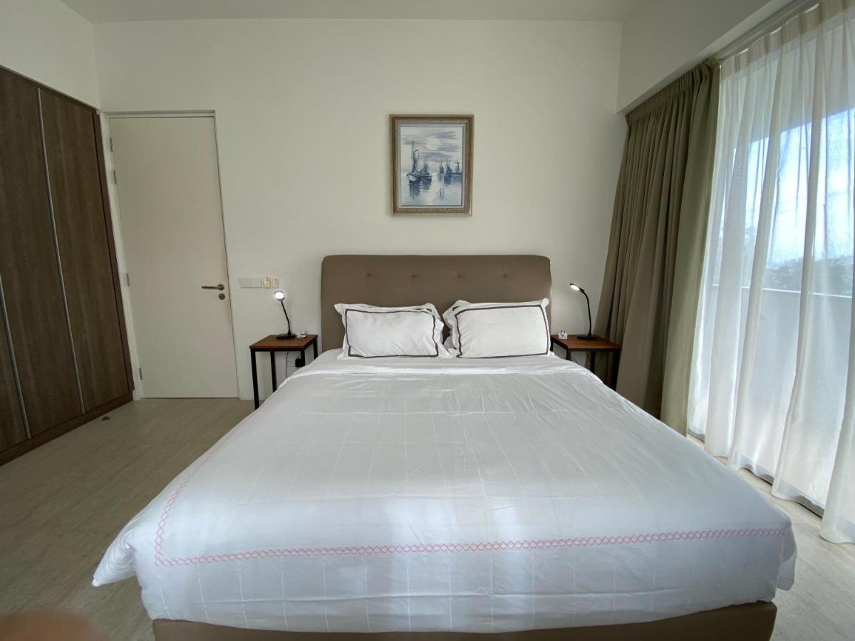 By The Sea@ Cozy Beachfront Home บาตูเฟอริงกี ภายนอก รูปภาพ