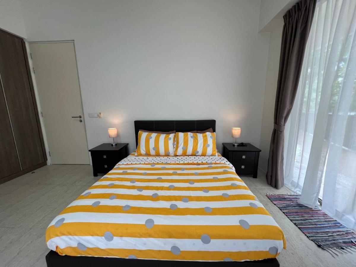 By The Sea@ Cozy Beachfront Home บาตูเฟอริงกี ภายนอก รูปภาพ