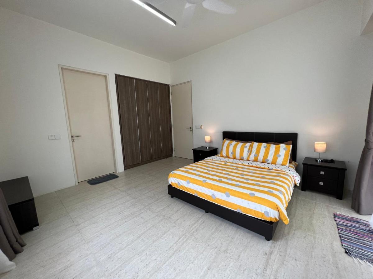 By The Sea@ Cozy Beachfront Home บาตูเฟอริงกี ภายนอก รูปภาพ
