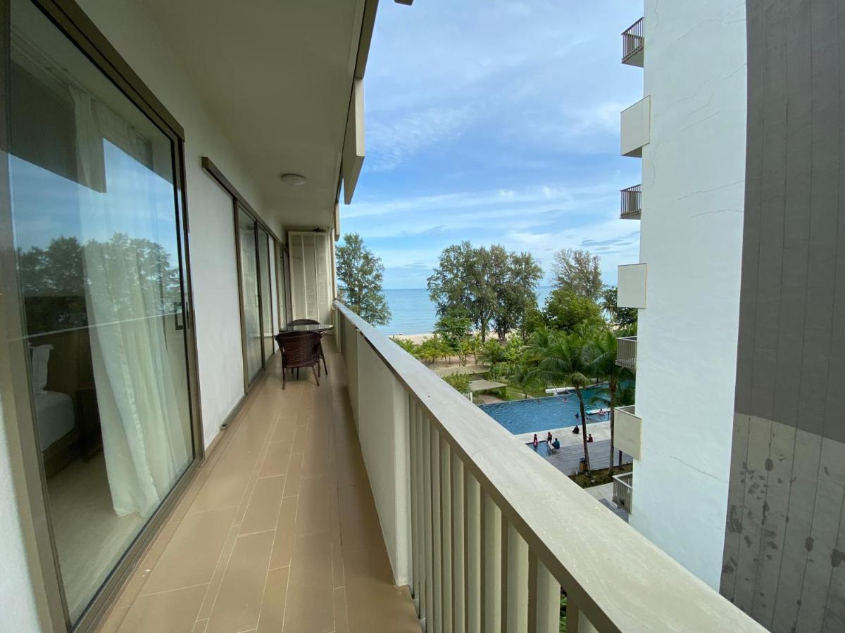 By The Sea@ Cozy Beachfront Home บาตูเฟอริงกี ภายนอก รูปภาพ