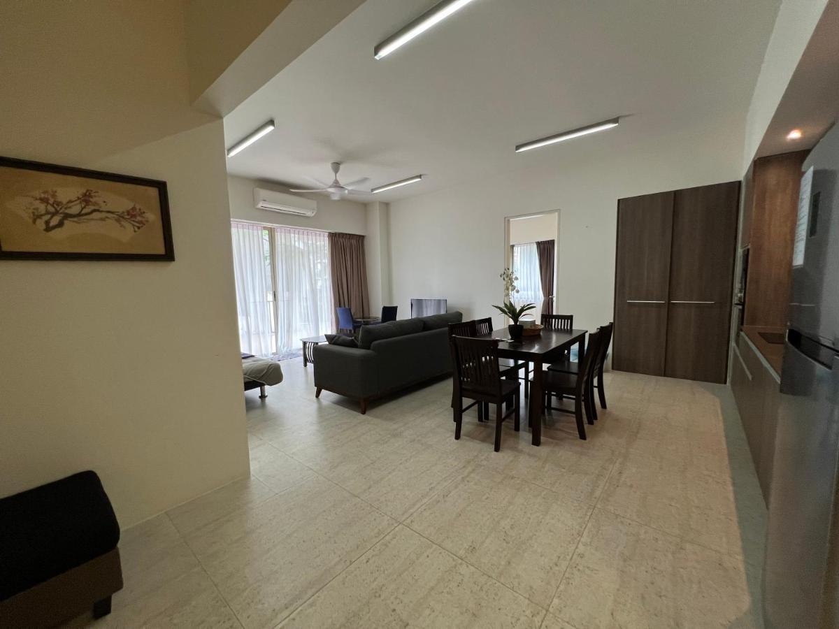 By The Sea@ Cozy Beachfront Home บาตูเฟอริงกี ภายนอก รูปภาพ